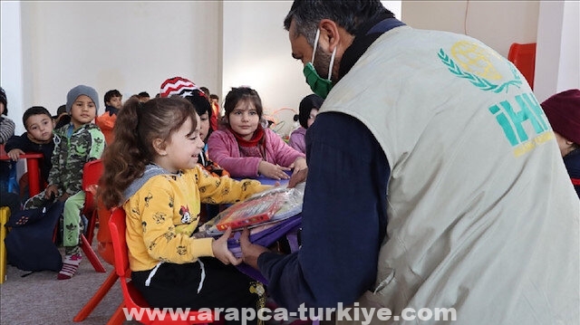 الإغاثة التركية تقدم مستلزمات دراسية لـ 5 آلاف طالب شمال سوريا