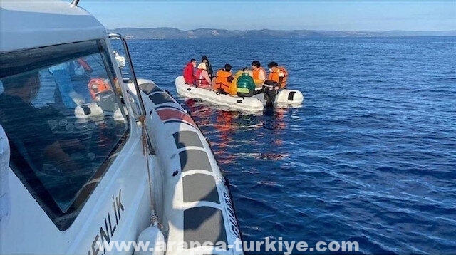السلطات التركية تضبط 14 مهاجرا غربي البلاد