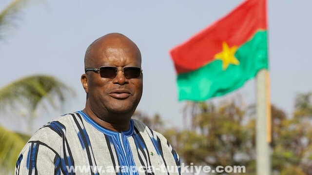 رئيس بوركينا فاسو يستقيل من منصبه عقب احتجازه من الجيش