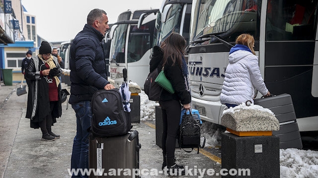 أزمة الثلوج.. استئناف رحلات الحافلات بين إسطنبول والولايات التركية