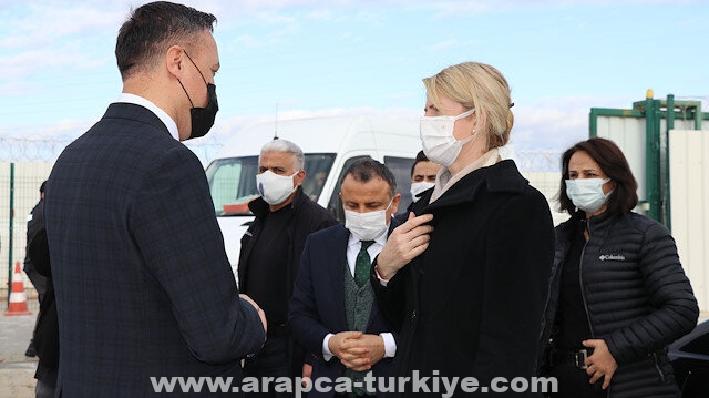 وزيرة خارجية إستونيا تزور مركزا لإيواء السوريين بأضنة التركية