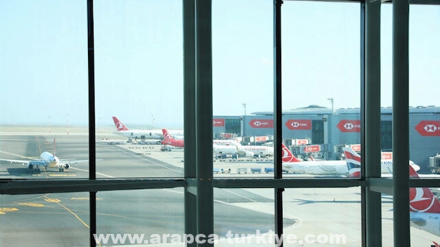 تركيا تعيد إلزامية مسحات كورونا للمسافرين داخليًا بالطائرات