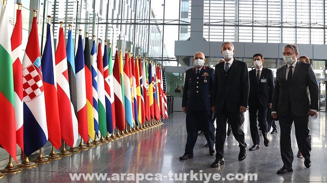 وزير الدفاع التركي يشارك في اجتماع حلف الناتو