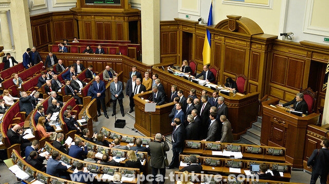 البرلمان الأوكراني يمنح المدنيين حق حمل الأسلحة النارية