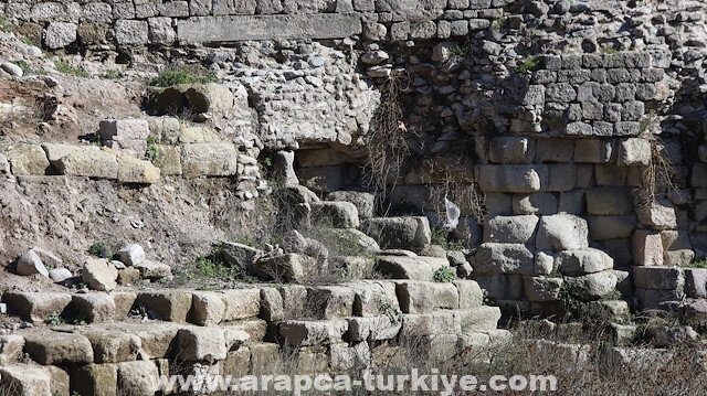 تركيا.. العثور على جدران سور عمرها 2500 عام