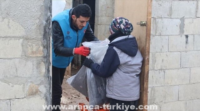 وقف الديانة التركي يوصل مساعدات لـ 80 ألف أسرة سورية