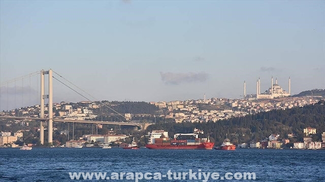 تعليق عبور السفن في مضيق إسطنبول