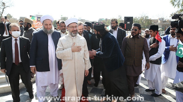 رئيس الشؤون الدينية التركي يلتقي علماء باكستانيين