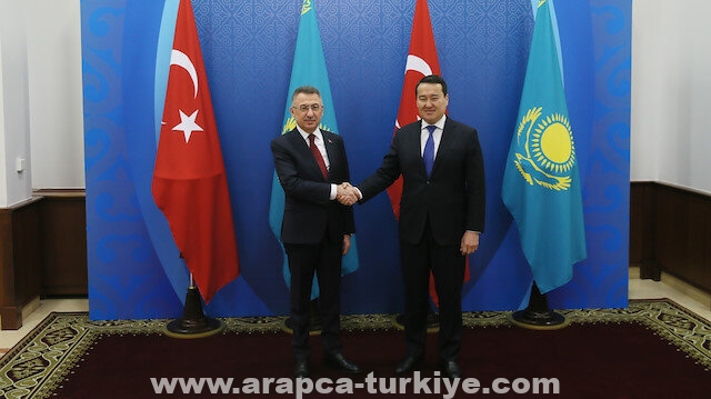 نائب أردوغان يلتقي رئيس الوزراء الكازاخستاني