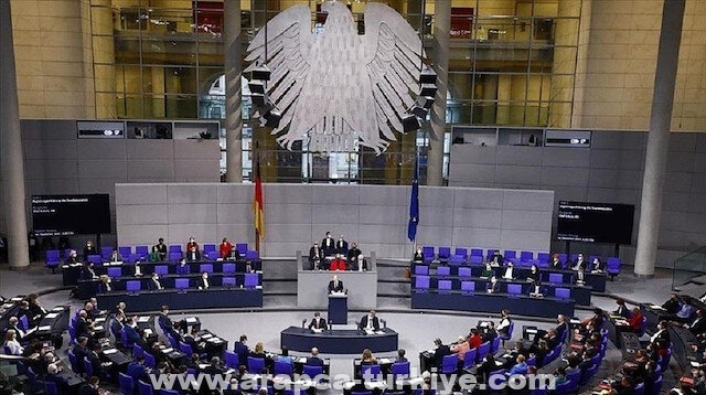 البرلمان الألماني يوافق على إرسال أسلحة ثقيلة إلى أوكرانيا