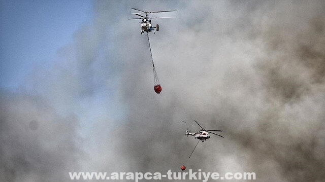 طواقم الإطفاء تواصل إخماد الحرائق في غابات بولو التركية