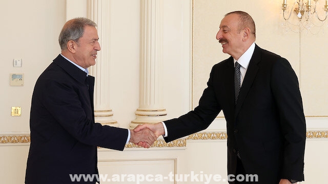 الرئيس الأذربيجاني يعقد لقاء مع وزير الدفاع التركي