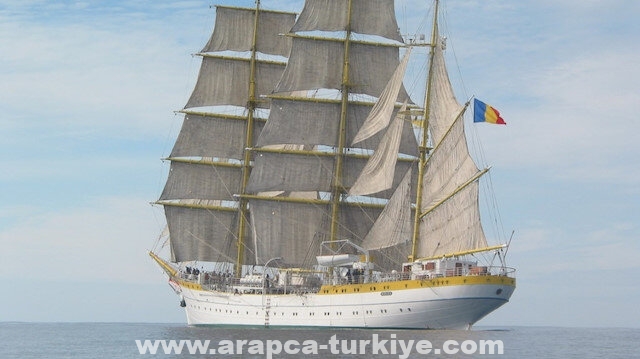 سفينة عسكرية رومانية عمرها 84 عاما ترسو في إسطنبول