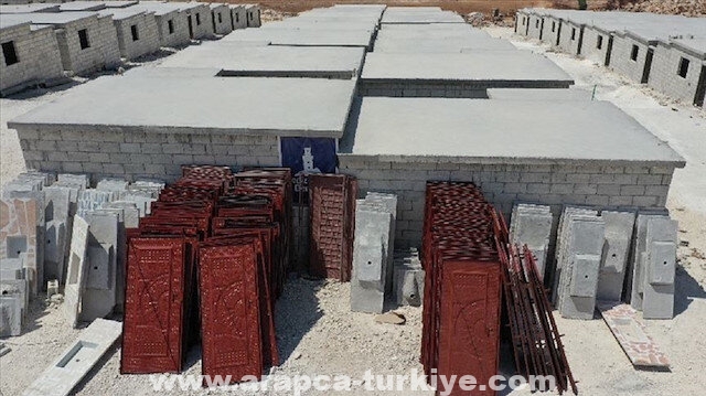تركيا تواصل بناء منازل الطوب شمالي سوريا