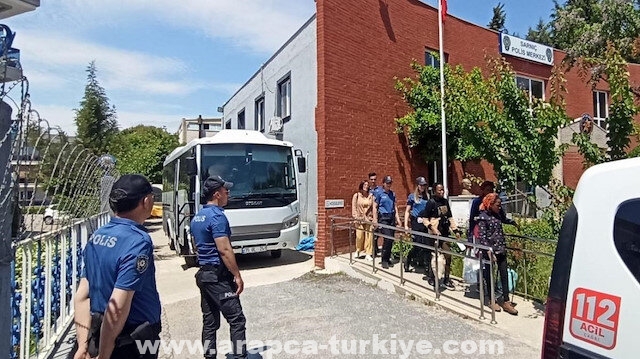 تركيا.. توقيف 18 مهاجرا غير نظامي في إزمير