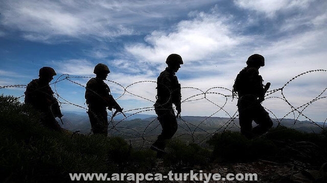 استشهاد جندي تركي متأثرا بجراح جراء اشتباكات مع إرهابيين