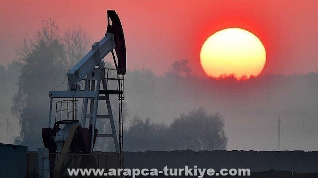 النفط يواصل الارتفاع وسط انقسام أوروبي بشأن حظر الخام الروسي