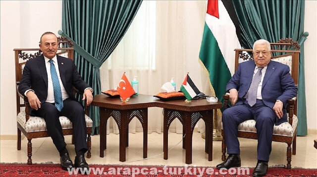 تشاووش أوغلو يلتقي الرئيس الفلسطيني في رام الله