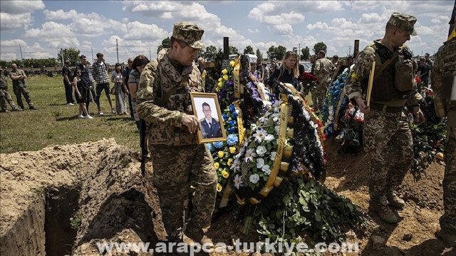 إقامة مراسم دفن جنديين في خاركيف الأوكرانية