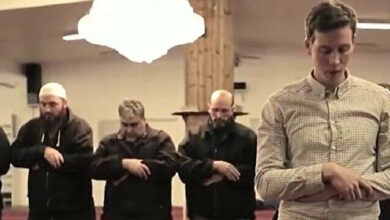 تأثر بسورة الفاتحة.. رئيس فرع الشباب في إحدى الكنائس السويدية يعتنق الإسلام