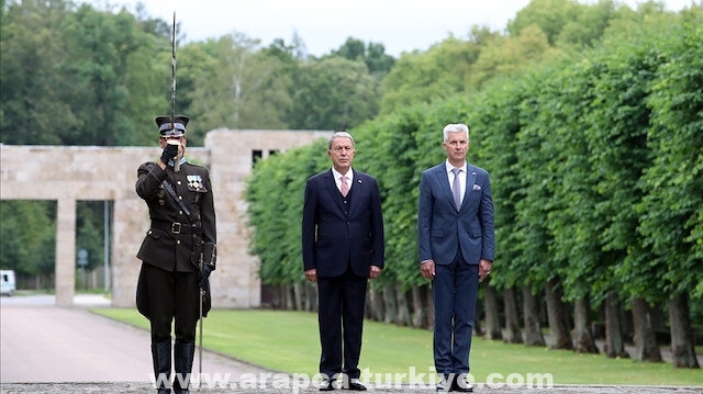 الوزير خلوصي أكار يزور مقبرة الشهداء الأتراك في لاتفيا