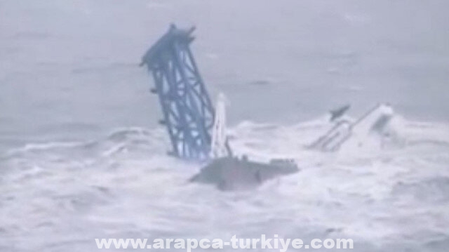 فقدان طاقم سفينة انشطرت نصفين قبالة سواحل هونغ كونغ
