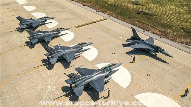 سيناتور أمريكي مؤيد لليونان يسحب مشروع قرار منع بيع F16 لتركيا