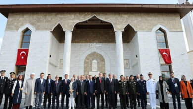 الرئيس أردوغان يفتتح مسجدا ضمن وحدة عسكرية