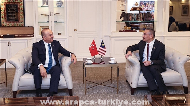تشاووش أوغلو: التعاون التركي الماليزي يساهم في الحلول العالمية