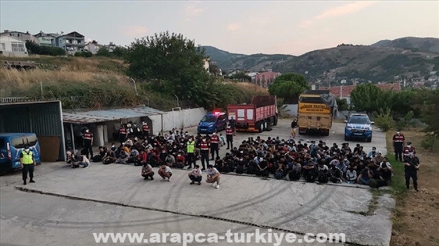 ضبط 56 مهاجراً على متن شاحنة في إسطنبول