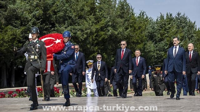 أردوغان يزور ضريح "أتاتورك" في أنقرة