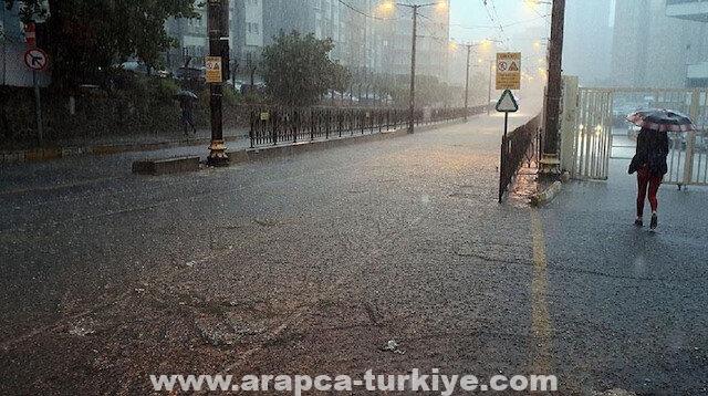 أمطار غزيرة تؤثر سلبا على الحياة في إسطنبول