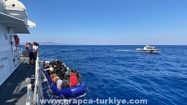 إنقاذ وضبط 101 مهاجر غير نظامي غربي تركيا