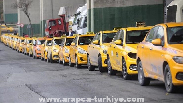 أنطاليا التركية.. سيارات أجرة بكل اللغات