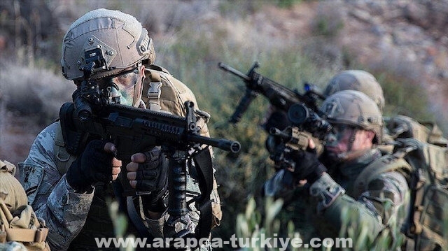 الدفاع التركية تعلن تحييد 17 إرهابيًا شمالي سوريا