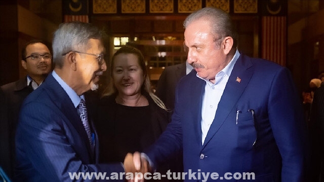 رئيس البرلمان التركي يصل ماليزيا في زيارة رسمية