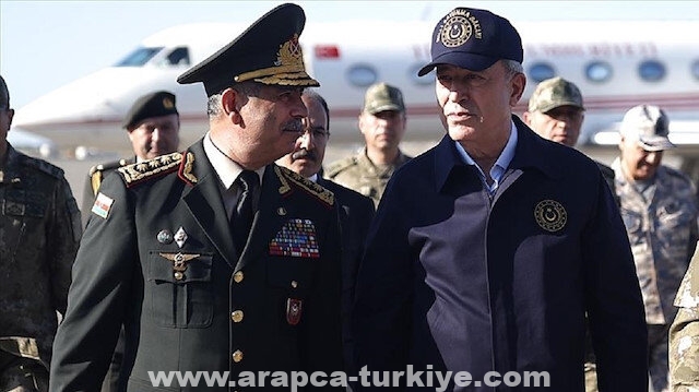 وزير الدفاع التركي يلتقي نظيره الأذربيجاني في باكو