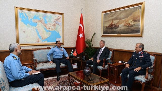 وزير الدفاع التركي يستقبل قائد سلاح الجو الباكستاني