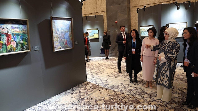 أمينة أردوغان تزور معرض ألوان أوزبكستان في سمرقند