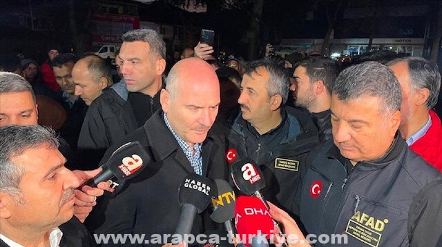 وزير الداخلية التركي يتفقد مركز الزلزال في ولاية دوزجة