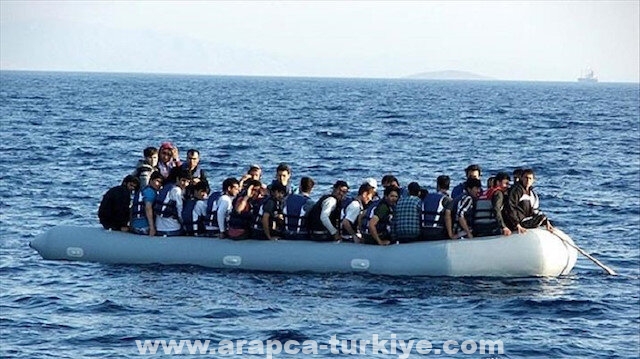 خفر السواحل التركي ينقذ 42 مهاجرًا دفعتهم اليونان باتجاه المياه التركي