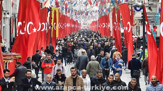 والي إسطنبول يتخذ تدابير أمنية جديدة في شارع الاستقلال