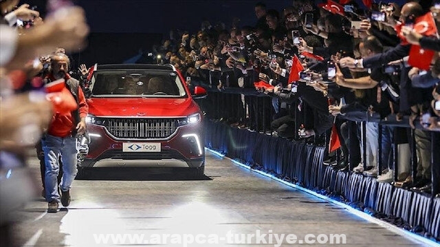 أردوغان ينشر مشاهد قيادته لأول سيارة "توغ" المحلية