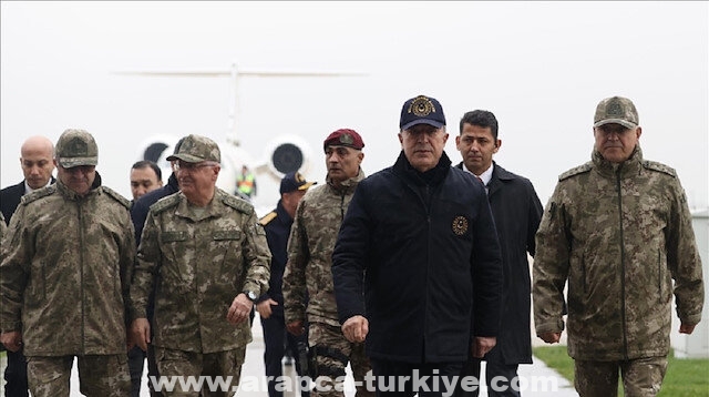 تركيا.. وزير الدفاع وقادة الجيش يتفقدون الحدود مع سوريا