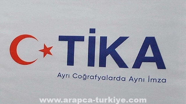 "تيكا" التركية تهدي مدرسة باكستانية حافلة لنقل الطلاب