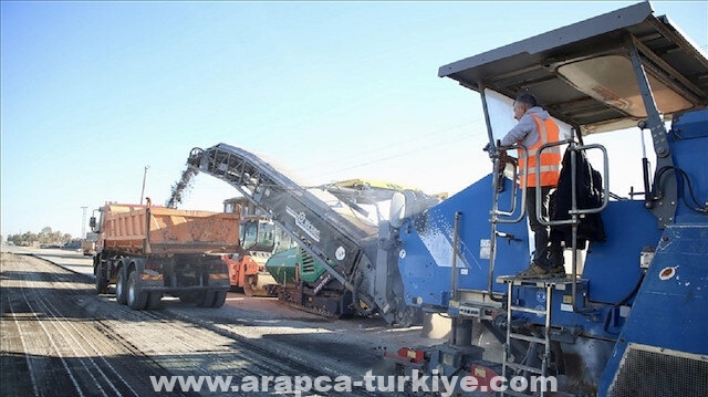 شركة تركية ليبية تبدأ صيانة طريق بين طرابلس وترهونة