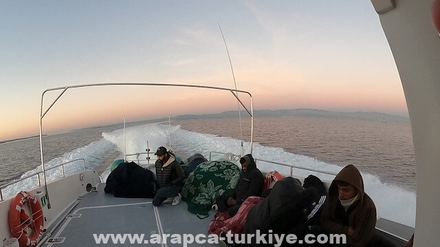 إنقاذ 32 مهاجرا دفعتهم اليونان إلى المياه التركية