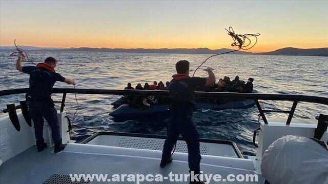 إنقاذ 44 مهاجرا غربي تركيا