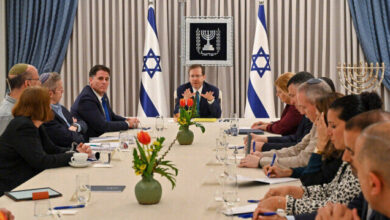 إسرائيل.. انتهاء أول اجتماع لحل أزمة "إصلاح القضاء"