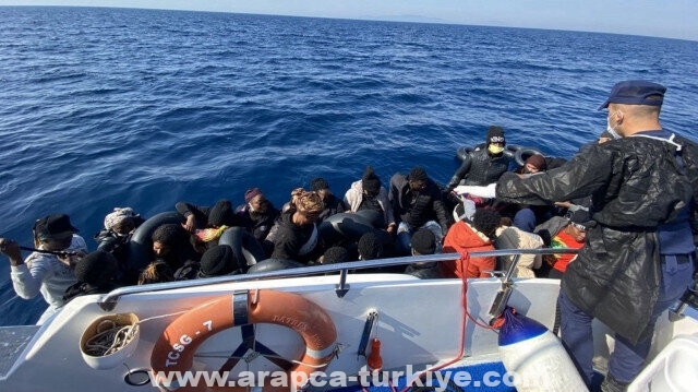 إنقاذ 75 مهاجرا قبالة سواحل إزمير التركية